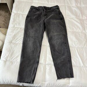 Hollister Ultra High-Rise Mom Jean Size 28